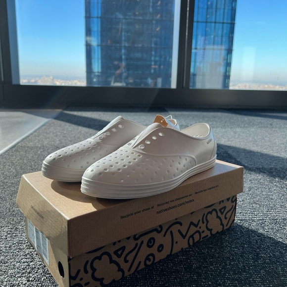 Native Jericho white woman’s size 8 waterproof sneaker shoes - Picture 5 of 5